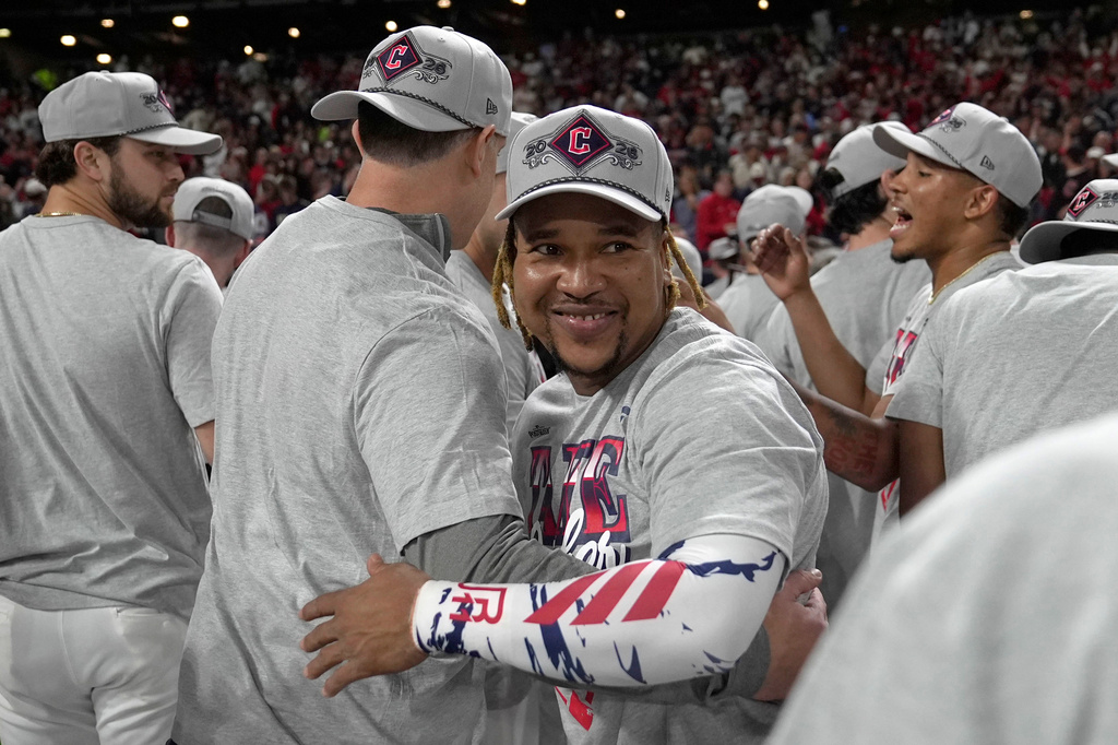 José Ramírez has big moment for Guardians with home run on pitch just above home plate